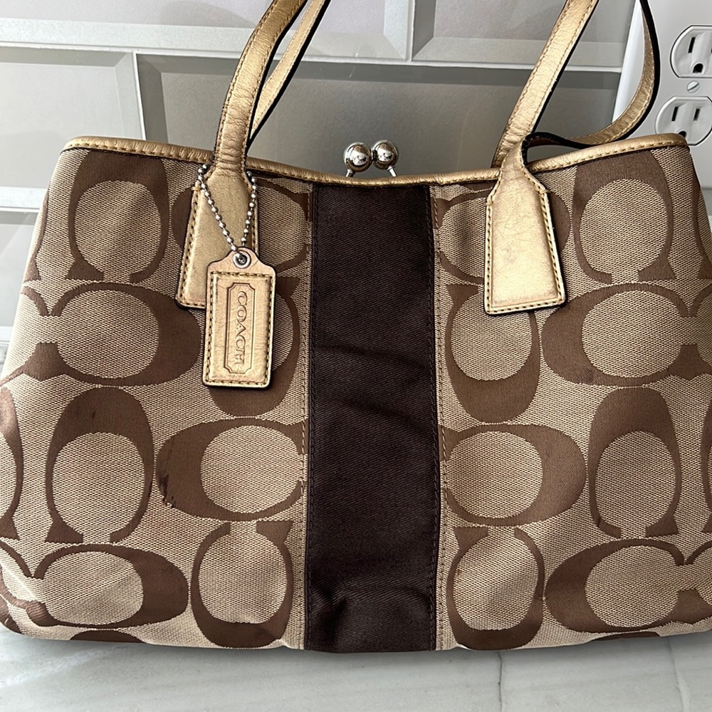 Coach handbag in very good condition!